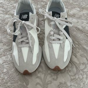 New Balance Women's Sneakers - White and Gray